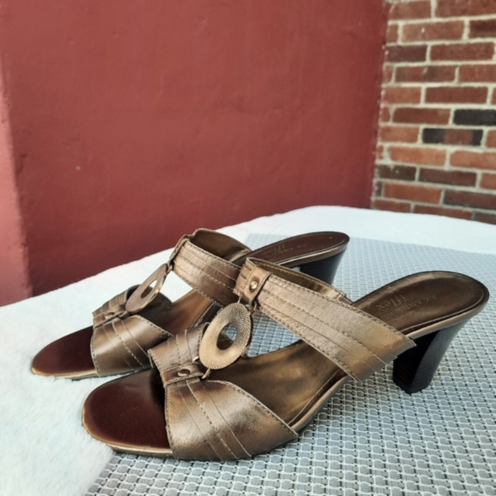Anne Klein iFlex Hinda Metallic Copper Medallion Heel Comfort Sandal 8 NEW